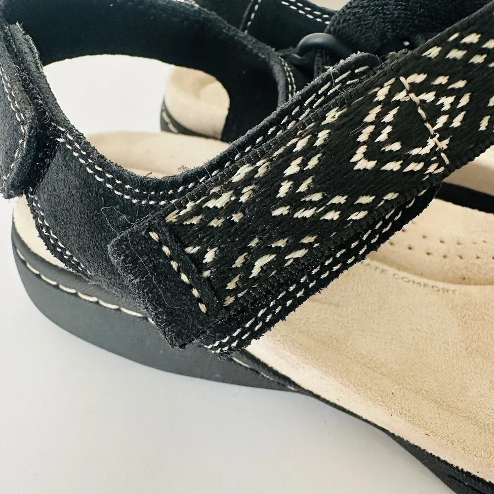 Clarks Amanda Sprint Flat Sandals Womens 7.5 M Black Suede Adjustable Straps NEW